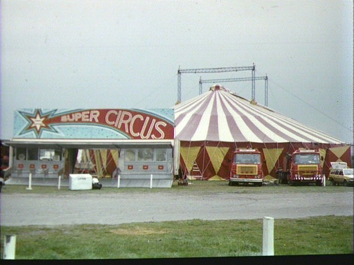 CIRCUS ON NAIRN LINKS-1986