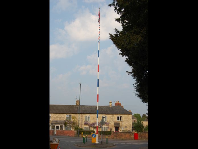 Paganhill maypole-2011