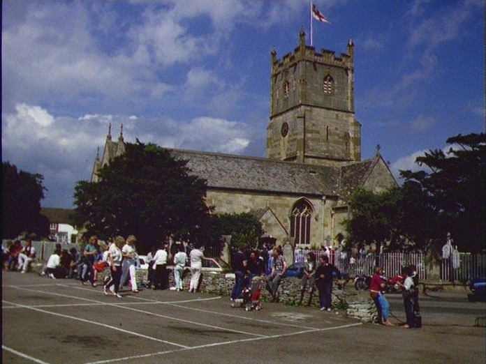 ONLOOKERS AT WEDDING (CHURCH)-1986