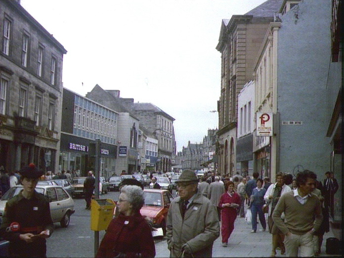 KIRKCALDY'S BUSY HIGH STREET
